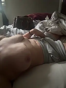 Snapshot of christinamoon0612 chatting on May 22, 1:17 pm christinamoon0612 online show from May 22, 1:17 pm