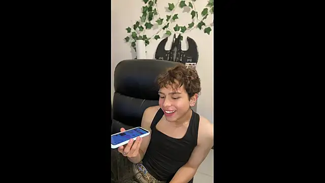 Snapshot of DanteSaint chatting on May 28, 7:44 pm DanteSaint online show from May 28, 7:44 pm