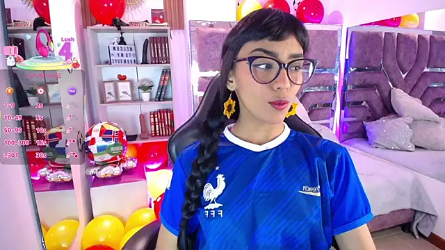 Snapshot of Violett_Gardenn chatting on June 15, 11:12 am Violett Gardenn online show from June 15, 11:12 am