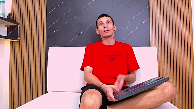 Isak Berekoa online show from June 2, 11:34 am