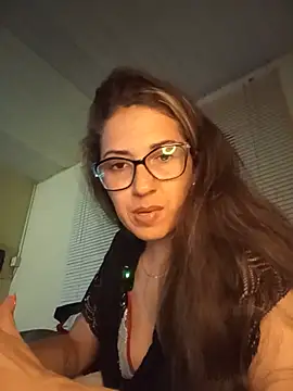 Snapshot of sweet_tifani chatting on June 20, 4:15 am sweet tifani online show from June 20, 4:15 am