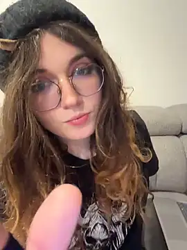 Snapshot of cutypiefull chatting on May 16, 12:07 am cutypiefull online show from May 16, 12:07 am