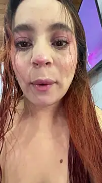 Snapshot of julieta_velvet chatting on May 18, 11:05 am julieta velvet online show from May 18, 11:05 am