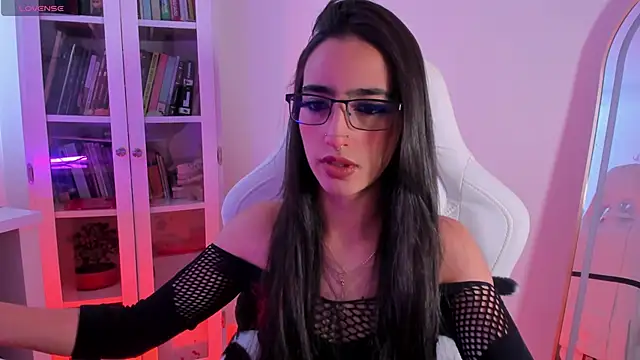 Snapshot of AgathaBlair chatting on May 22, 12:11 pm AgathaBlair online show from May 22, 12:11 pm