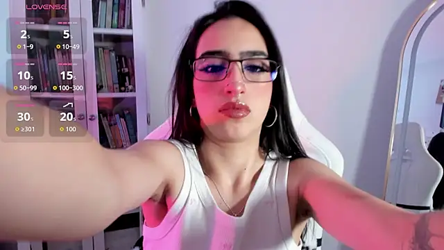 Snapshot of AgathaBlair chatting on June 21, 12:08 pm AgathaBlair online show from June 21, 12:08 pm