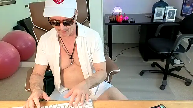 hotdadbod online show from November 14, 9:35 pm