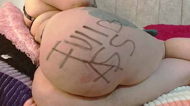 Melanie Messy Nasty online show from May 12, 9:34 pm