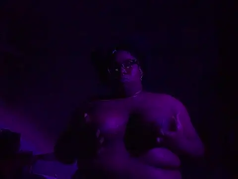 chocolateslut213 online show from June 10, 2:56 am