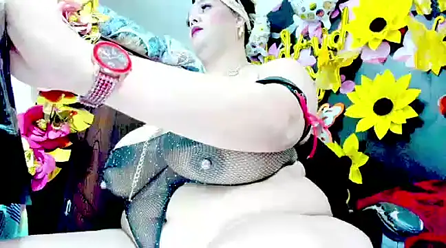 Snapshot of DirtyKhloy chatting on February 26, 4:14 am DirtyKhloy online show from February 26, 4:14 am