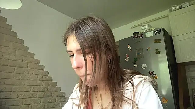 ZaraGuyette online show from June 3, 4:04 am