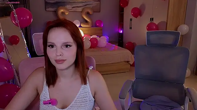MoonkissGirls online show from May 14, 1:34 am