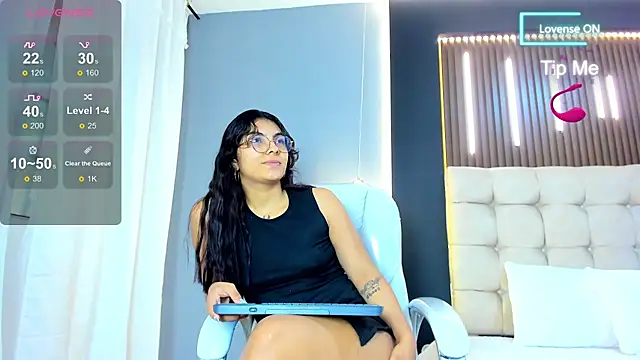 Amara lune online show from June 18, 2:32 pm