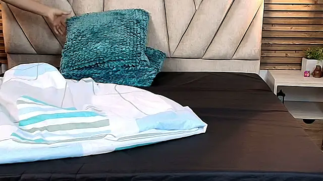 Snapshot of isabella_luxet chatting on June 4, 12:33 pm isabella luxet online show from June 4, 12:33 pm