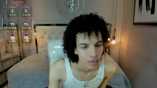 Snapshot of felix_haze chatting on June 15, 5:59 pm felix haze online show from June 15, 5:59 pm