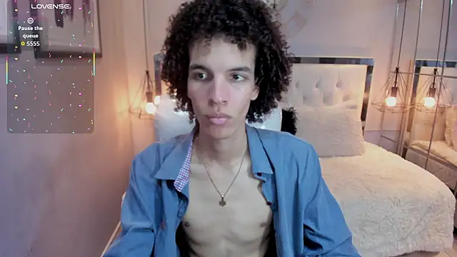 Snapshot of felix_haze chatting on June 26, 5:50 pm felix haze online show from June 26, 5:50 pm