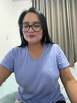 Snapshot of rousee69_ chatting on June 21, 2:47 am rousee69 online show from June 21, 2:47 am