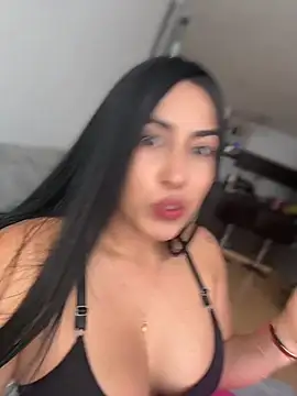 areviklusine1 online show from April 23, 12:29 pm