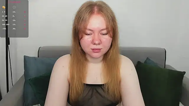 AlexaaBee online show from June 26, 8:19 am