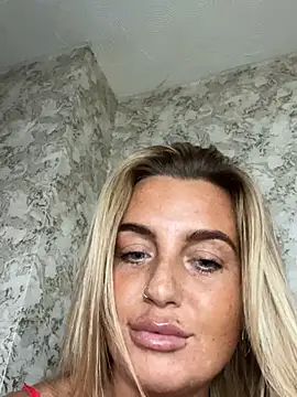 CharlottemilfUKx online show from May 14, 6:26 pm