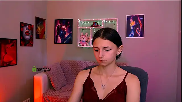 Snapshot of caroline_honeyy chatting on June 16, 9:45 am caroline honeyy online show from June 16, 9:45 am
