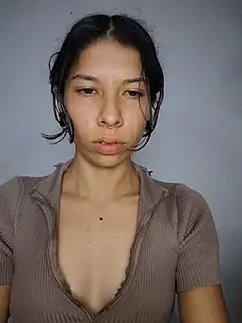 Snapshot of MelanyMo_on chatting on June 14, 1:25 am MelanyMo on online show from June 14, 1:25 am