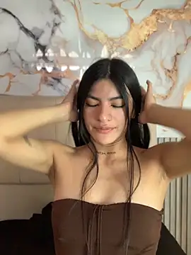 lis hot ec online show from June 16, 7:05 pm
