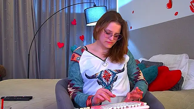 AlexaAvery online show from June 2, 6:15 am