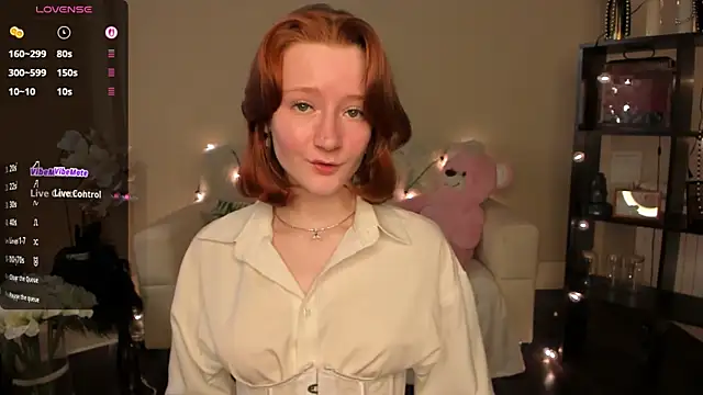 Snapshot of LallyLally_ chatting on May 19, 3:40 pm LallyLally online show from May 19, 3:40 pm
