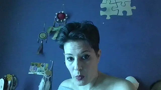 Snapshot of Estrella_40 chatting on May 17, 5:09 pm Estrella 40 online show from May 17, 5:09 pm