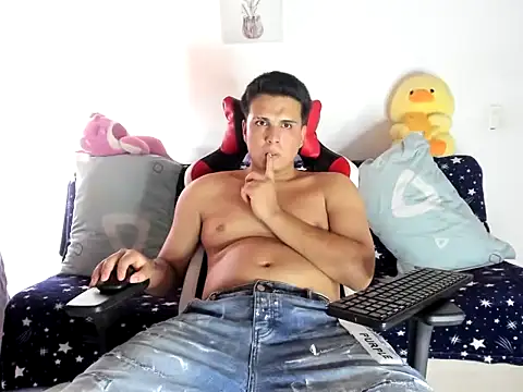 alexerdiego online show from June 18, 8:13 pm
