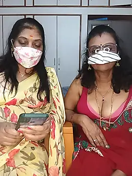 Snapshot of Kannada_telugu_lesbians chatting on June 19, 5:17 pm Kannada telugu lesbians online show from June 19, 5:17 pm
