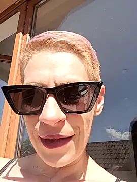 KittyDesiree online show from June 17, 7:22 am