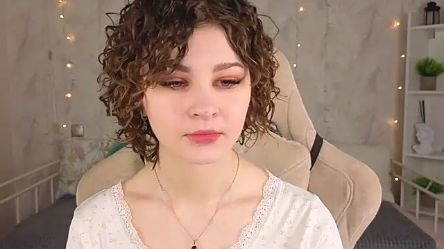 Kira  Fluffy online show from May 30, 5:37 am