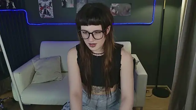 Nancy  Moss online show from June 5, 9:09 pm