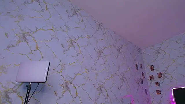 cinniaa  online show from June 25, 8:57 pm