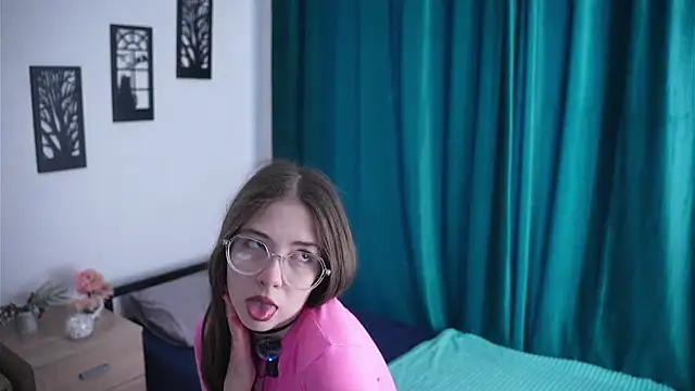 KatieAstol online show from June 5, 1:23 am