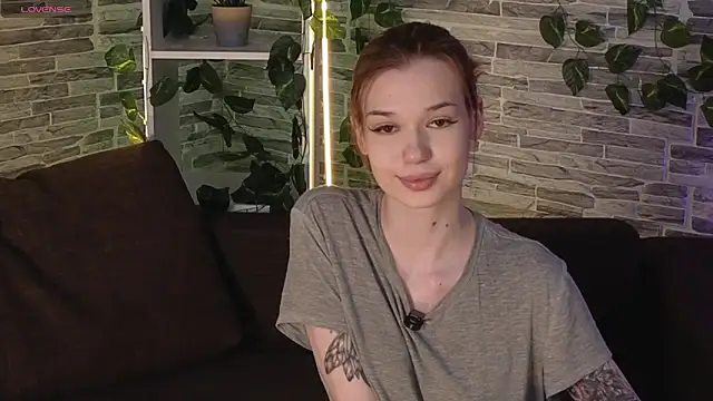 OliviaFoxsis online show from May 16, 6:21 am
