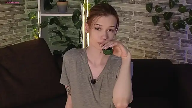 OliviaFoxsis online show from May 16, 6:32 am