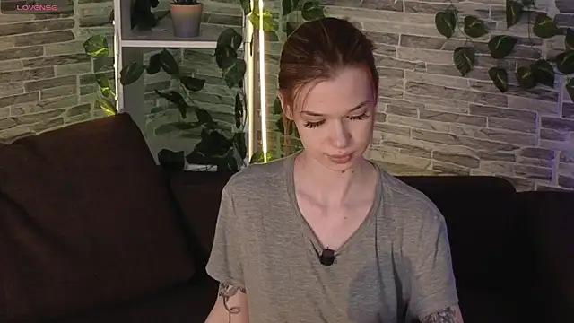 OliviaFoxsis online show from May 16, 7:05 am
