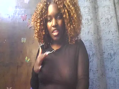 Snapshot of MoonlighMaya chatting on July 27, 2:24 pm MoonlighMaya online show from July 27, 2:24 pm