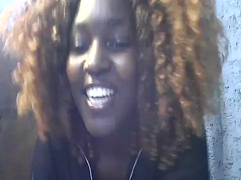 Snapshot of MoonlighMaya chatting on July 28, 2:29 am MoonlighMaya online show from July 28, 2:29 am
