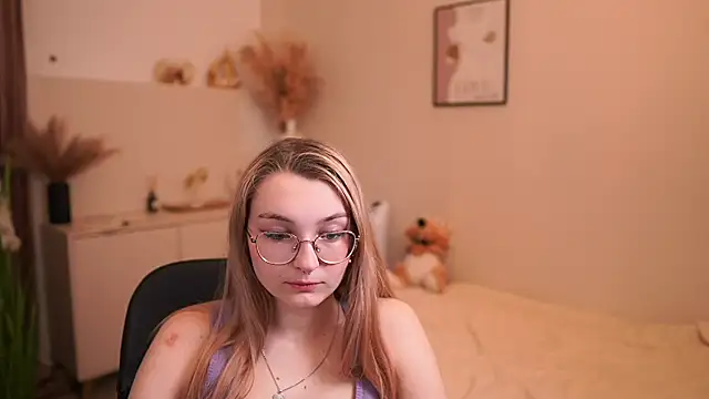 Sophielux18 online show from May 20, 1:17 pm