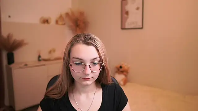 Sophielux18 online show from May 23, 12:31 pm