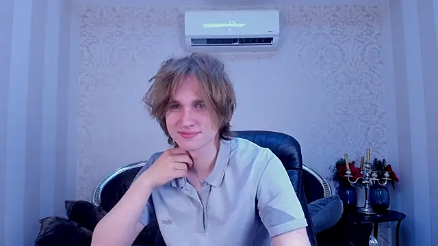Snapshot of FinnBev chatting on May 23, 8:46 pm FinnBev online show from May 23, 8:46 pm
