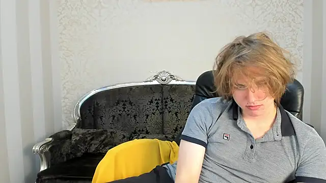 Snapshot of FinnBev chatting on June 19, 8:56 pm FinnBev online show from June 19, 8:56 pm