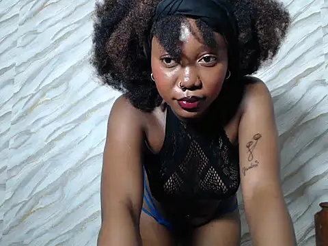 SpicyMackenzie22 online show from May 30, 3:31 pm