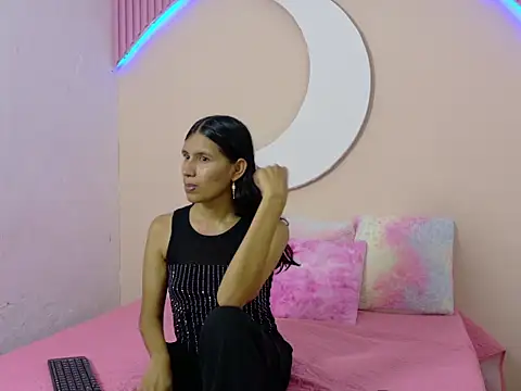 Snapshot of SamanthaLaurent chatting on July 7, 7:51 pm SamanthaLaurent online show from July 7, 7:51 pm