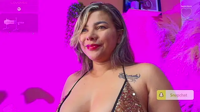 Snapshot of Lindaevans1 chatting on June 11, 11:47 pm Lindaevans1 online show from June 11, 11:47 pm