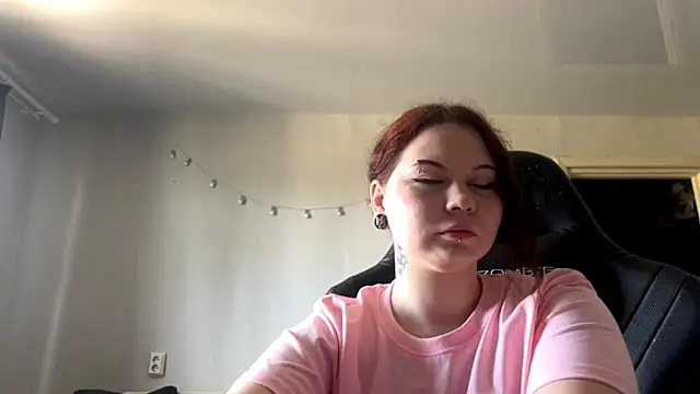 Redhair girl online show from May 16, 8:00 am