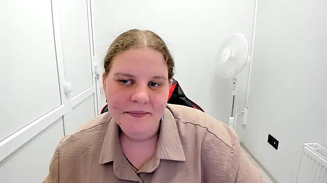 Snapshot of Bella_shyy_ chatting on July 19, 1:37 pm Bella shyy online show from July 19, 1:37 pm
